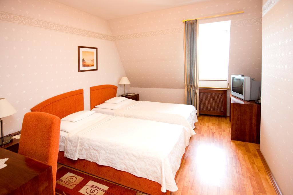 Goecsej Palatinus Etterem Es Panzio Aparthotel Zalaegerszeg Δωμάτιο φωτογραφία