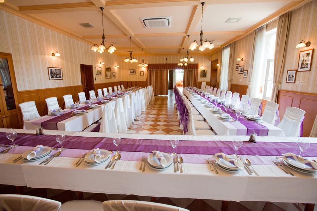 Goecsej Palatinus Etterem Es Panzio Aparthotel Zalaegerszeg Εξωτερικό φωτογραφία