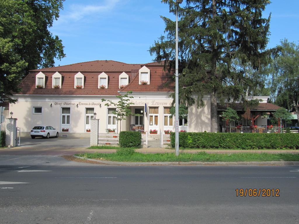 Goecsej Palatinus Etterem Es Panzio Aparthotel Zalaegerszeg Εξωτερικό φωτογραφία