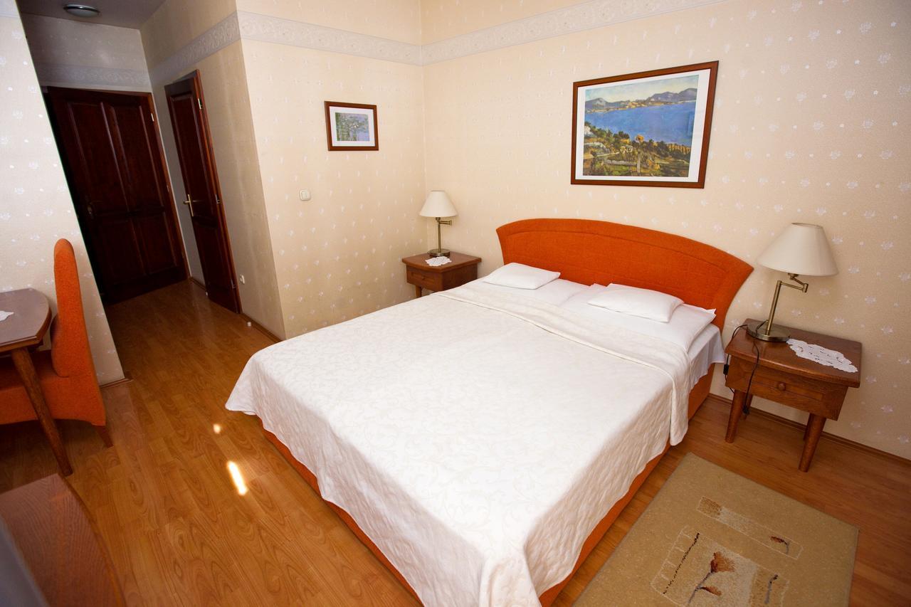 Goecsej Palatinus Etterem Es Panzio Aparthotel Zalaegerszeg Εξωτερικό φωτογραφία